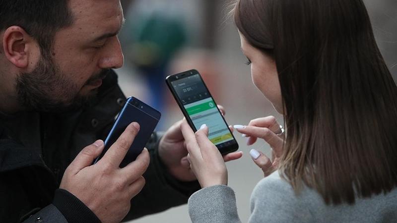 ЦБ начнет брать с банков комиссию за переводы по номеру телефона