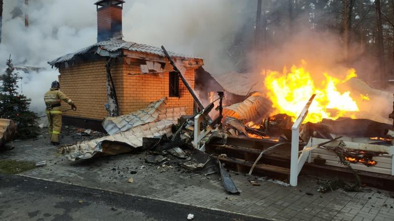 Самая распространенная причина всех происходящих пожаров - неосторожное обращение с огнем.