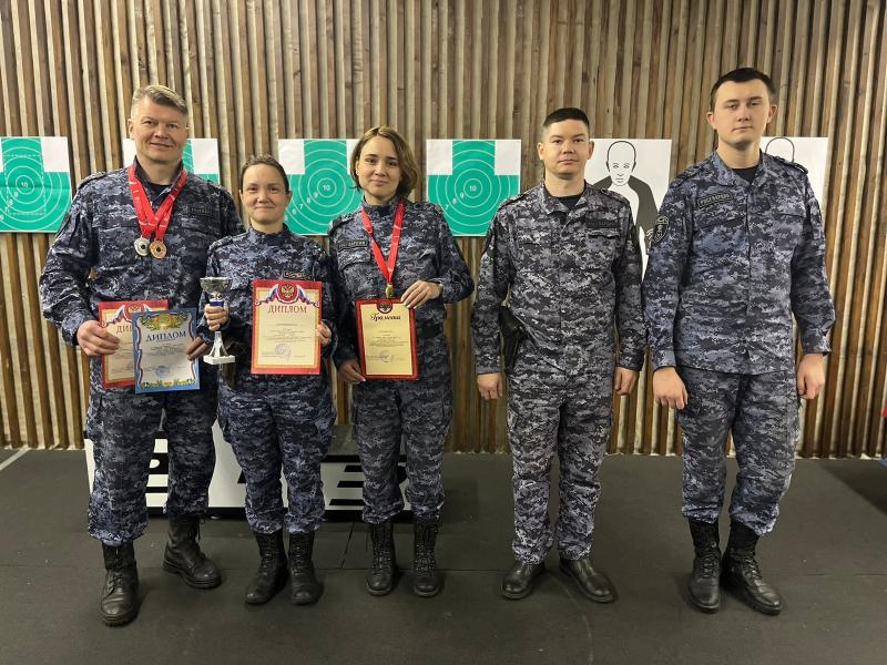 Сотрудник Клинской Росгвардии принял участие в соревнованиях по лыжным гонкам и служебному двоеборью