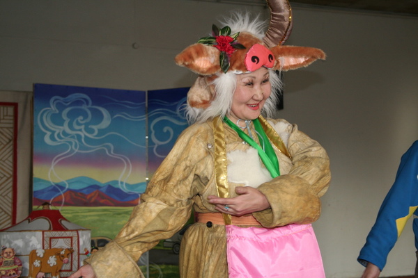 Соелма Дагаева, глава министерства культуры Бурятии - Актриса Бурдрама награждена нагрудным знаком России «За достижение в культуре»