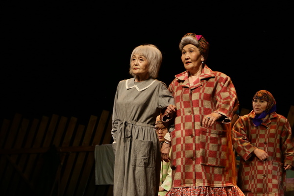 - Актриса Бурдрама награждена нагрудным знаком России «За достижение в культуре» - Соелма Дагаева, глава министерства культуры Бурятии