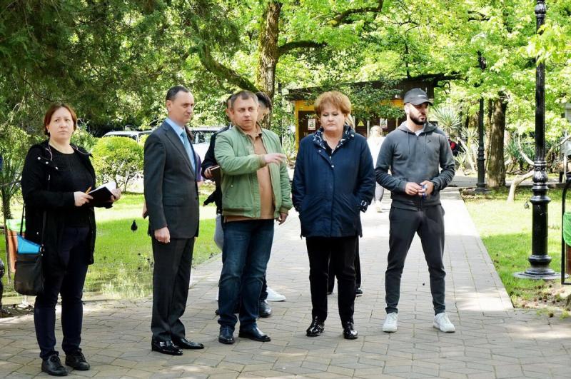 Виктор Тепляков провёл с коллегами из  администрации обход Цветного бульвара