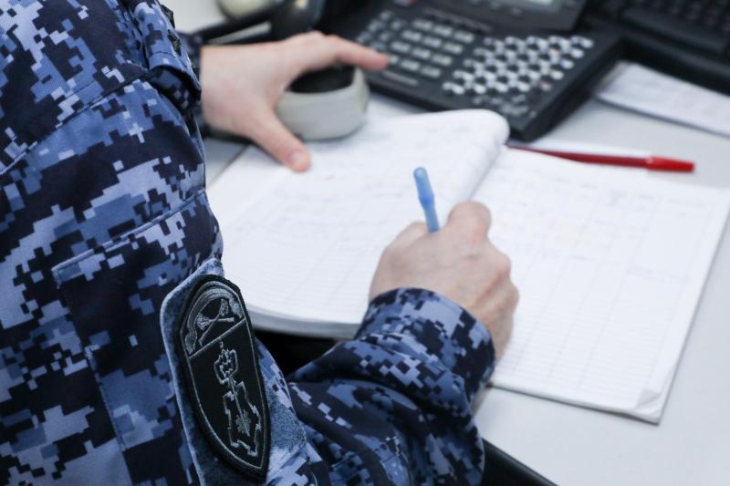 Тренера по боям без правил и его подругу-рецидивистку задержали столичные росгвардейцы за незаконный оборот 