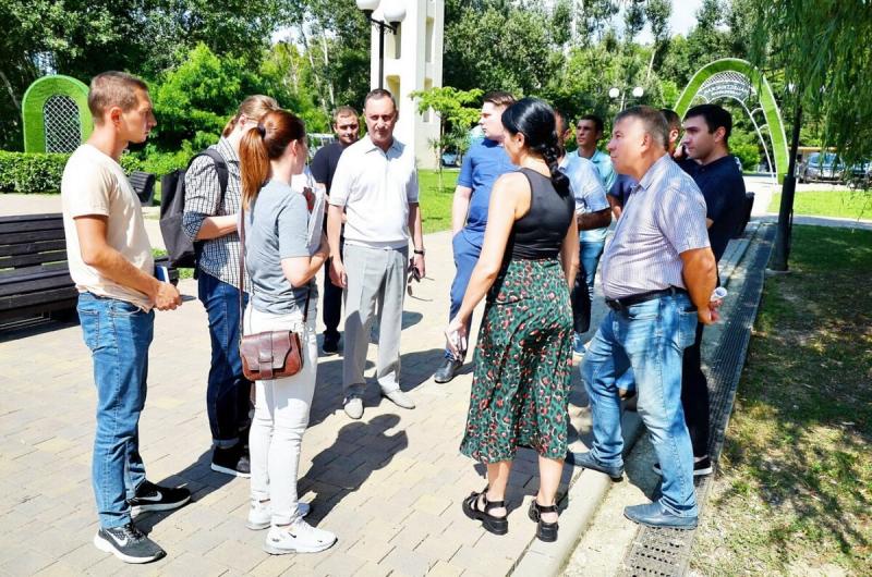 Депутат ЗСК Виктор Тепляков провёл выездное совещание в сквере «Мацеста»