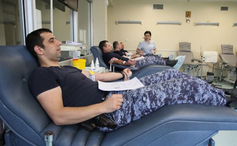 100 литров крови сдали столичные росгвардейцы для раненых бойцов - участников СВО