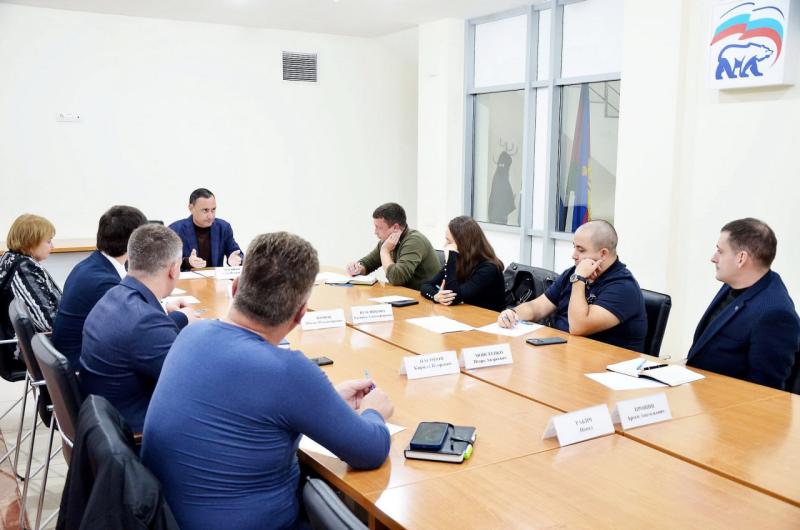 Депутат ЗСК Виктор Тепляков встретился со сторонниками партии «Единая Россия»