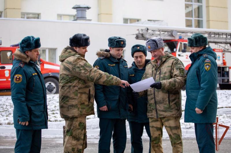 Совместная тренировка Росгвардии и МЧС прошла в Екатеринбурге