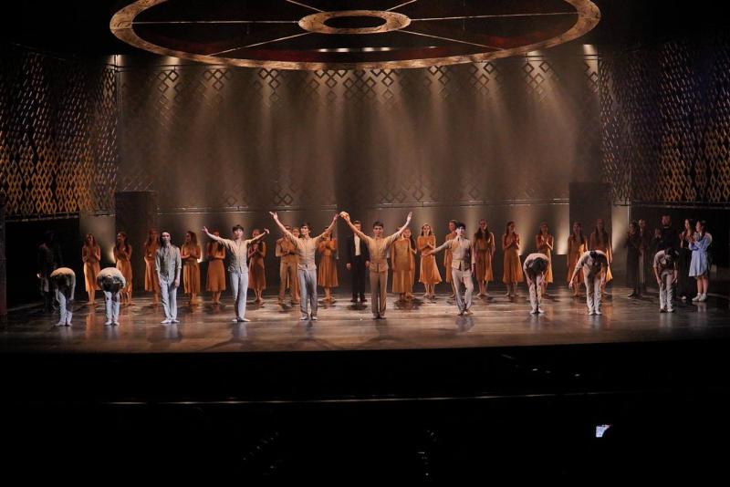 Публика не отпускала артистов. В Москве показали национальный балет «Земля веры- Баргуджин Тукум»