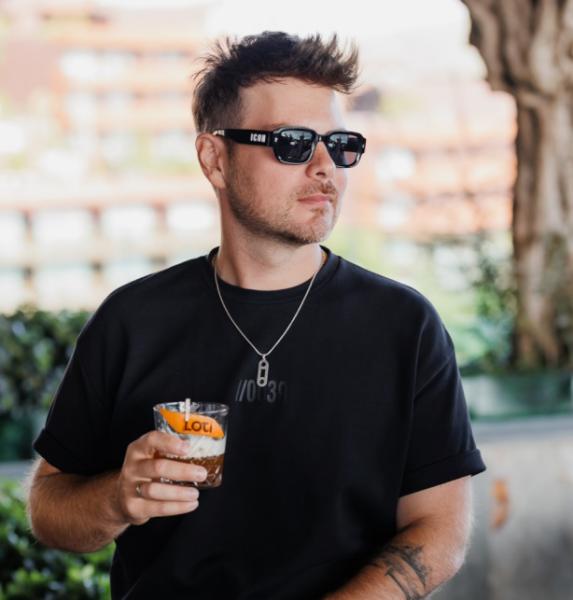 Самый известный турагент России Тариел Гажиенко: как легко сэкономить на покупке авиабилетов