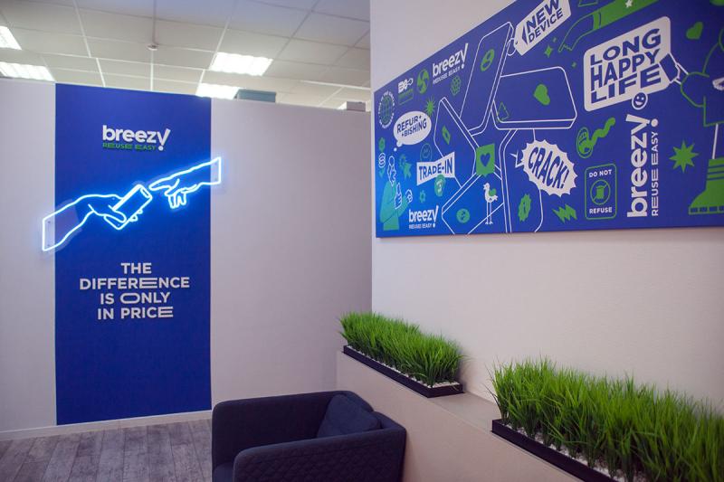 В Беларуси показали производство «айфонов». Их уже продают в Минске на треть дешевле