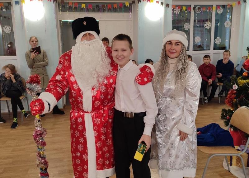 В Кирове росгвардейцы поздравили подшефных с Новым годом