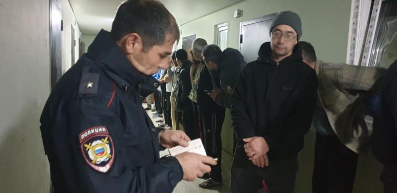 Сотрудники военных следственных органов Южного военного округа продолжают проводить мероприятия по выявлению граждан, получивших гражданство России и своевременно не вставших на воинский учет.