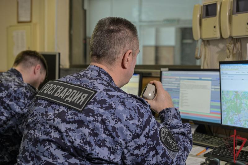 Столичные росгвардейцы задержали вора-сладкоежку за кражу шоколадных драже