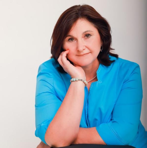 Врач-стоматолог Татьяна Сумцова: как правильно пользоваться зубной нитью и кому это противопоказано