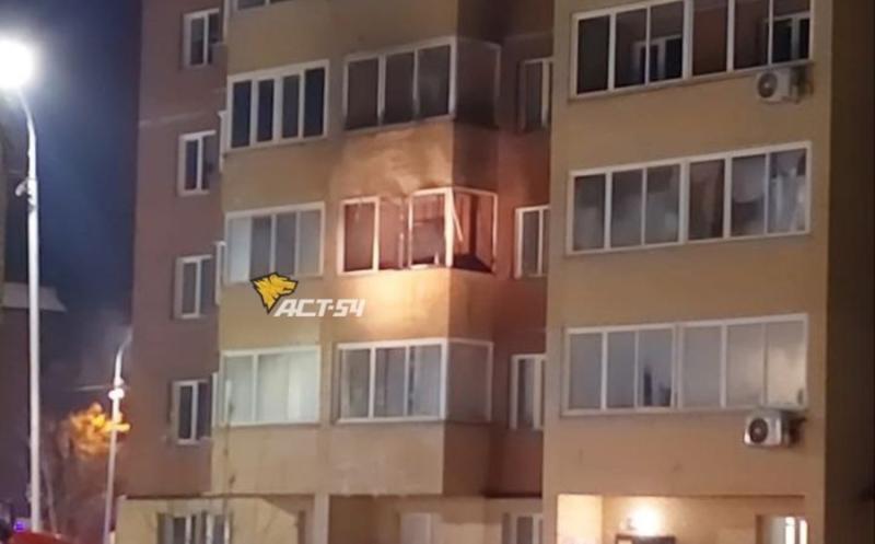 Балкон дома загорелся из-за фейерверка в Новосибирске