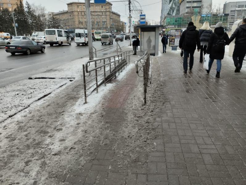 174 человека попали в больницы из-за гололеда в Новосибирске