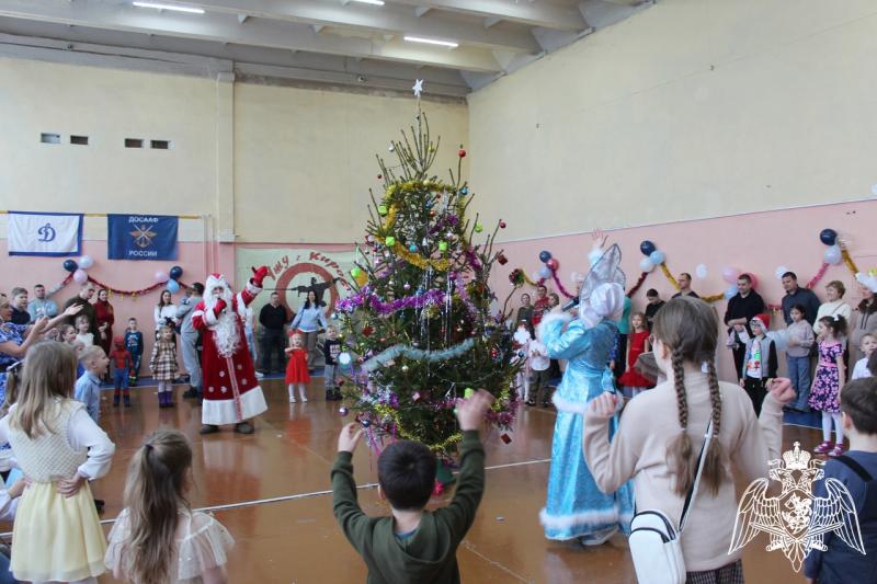 В Кирове прошла Командирская елка для детей военнослужащих Росгвардии