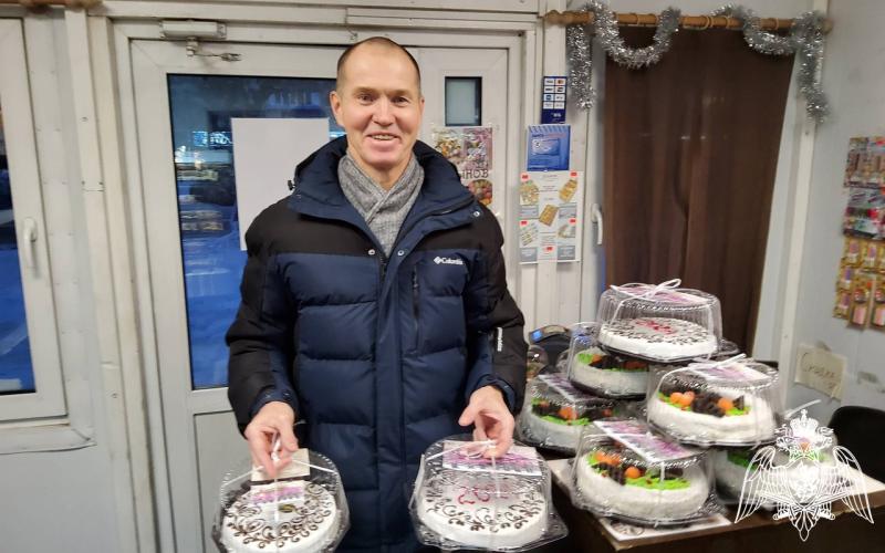 В Кирове ветераны Росгвардии вручили новогодние подарки военнослужащим