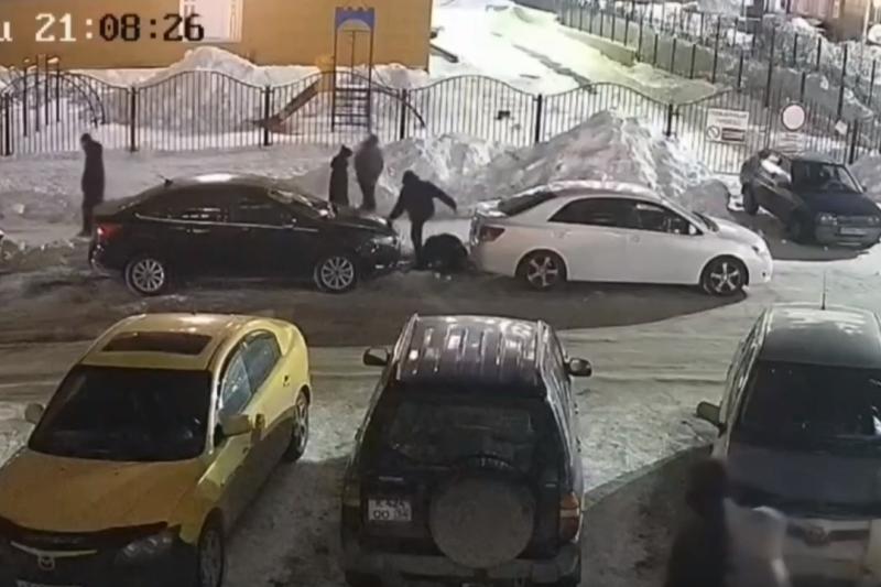 Подростки толпой избили 13-летнего школьника в микрорайоне КСМ в Новосибирске