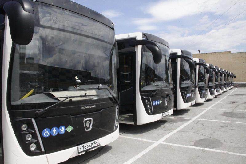 Муниципальный наземный транспорт перевозит уже 52% пассажиров в Новосибирске