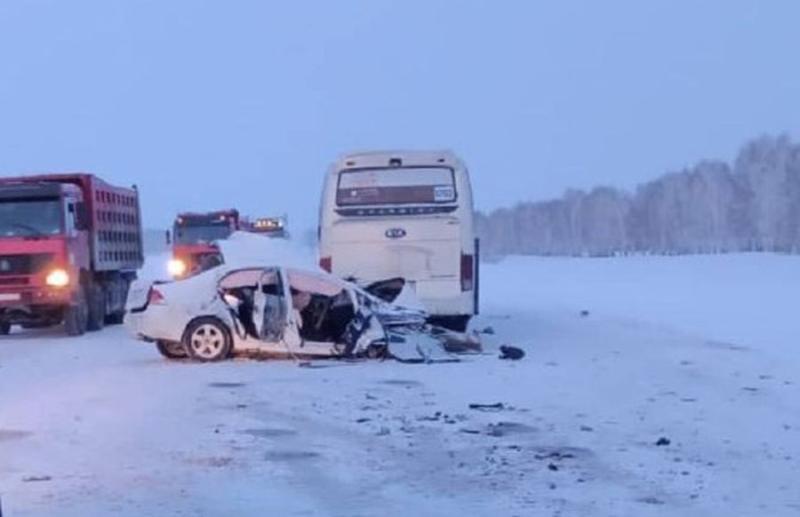 Семья с ребенком погибла под Новосибирском — виновник аварии пошел под суд