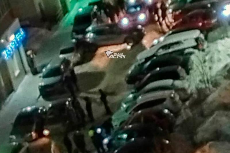 Пьяная женщина на Porsche Cayenne разбила 12 автомобилей в Новосибирске