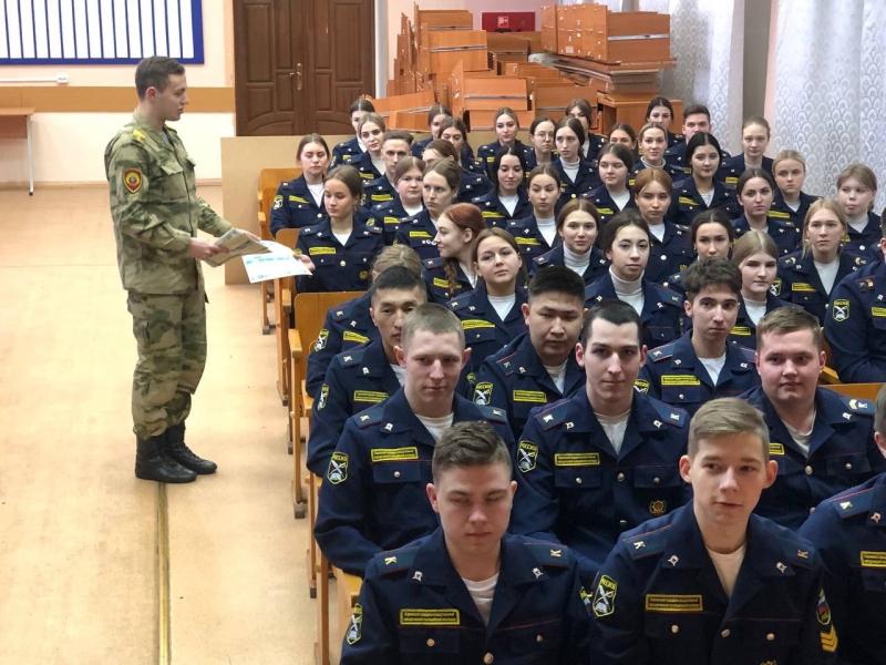 Курсанты Пермского военного института Росгвардии встретились с учащимися Кировского пожарно-спасательного колледжа