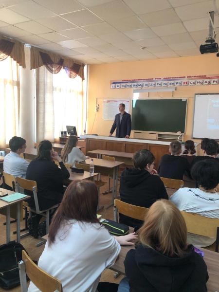 В Кирове ветеран Росгвардии рассказал школьникам о войне в Афганистане