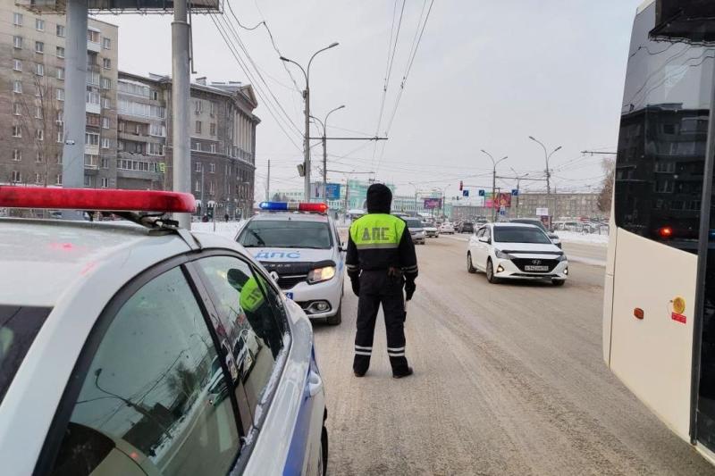 Водителя с купленными в интернете правами поймали полицейские под Новосибирском