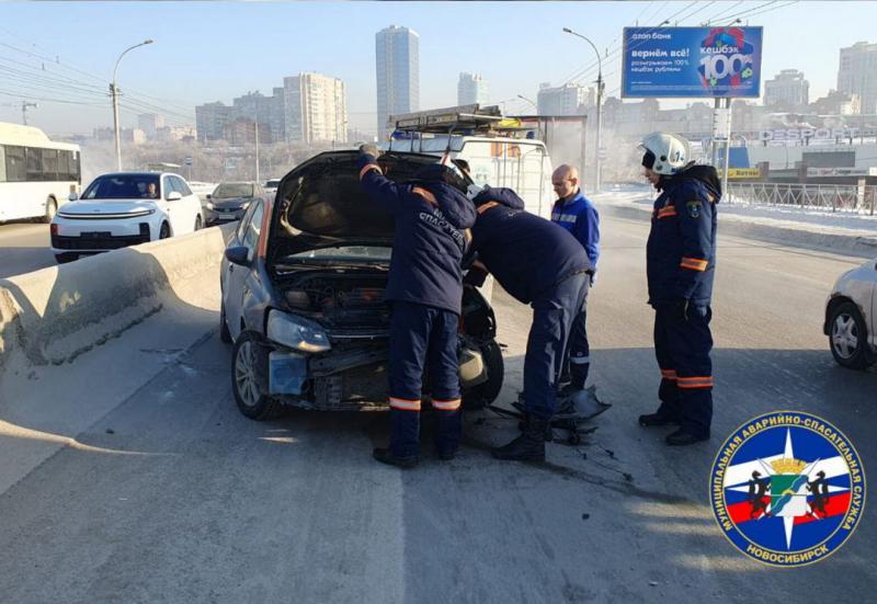 ДТП произошло на Дмитровском мосту в Новосибирске