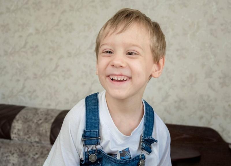 Русфонд собирает средства для лечения мальчика с церебральным параличом