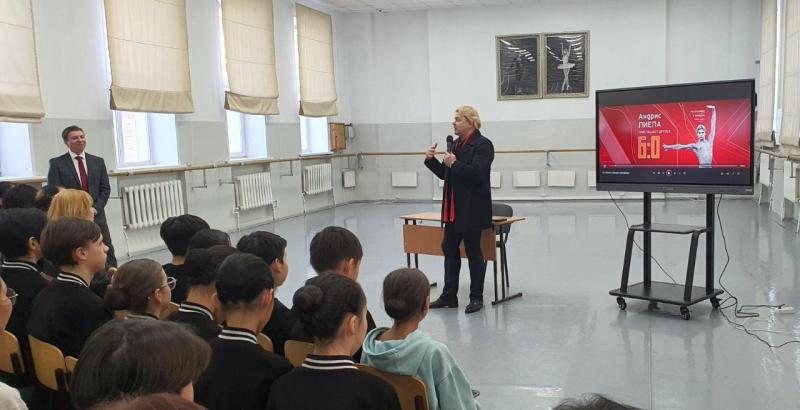 ЗВЕЗДА МИРОВОГО БАЛЕТА АНДРИС ЛИЕПА ВСТРЕТИЛСЯ С НАЧИНАЮЩИМИ АРТИСТАМИ - ОБУЧАЮЩИМИСЯ БРХК