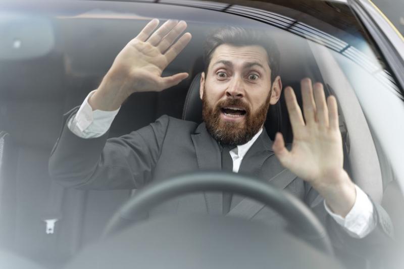 Новосибирцев, стоящих на учете у нарколога, лишили водительских прав