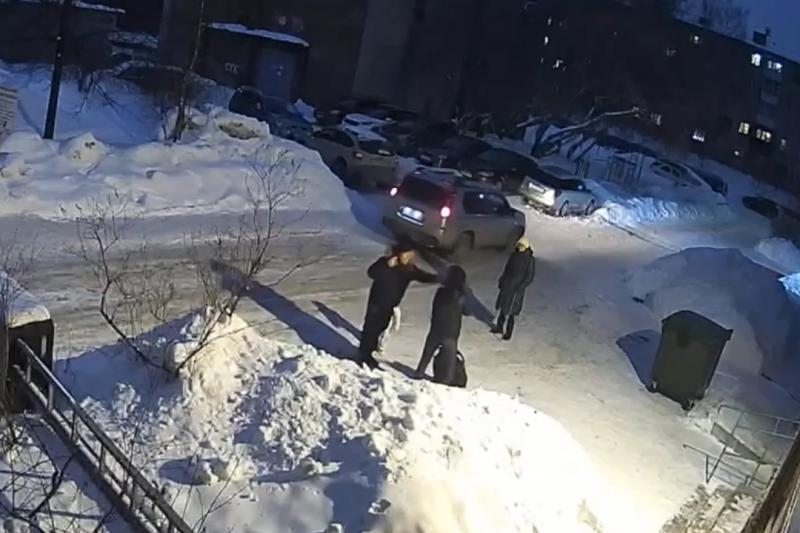 Мужчина избил девушку с ребенком в Новосибирске