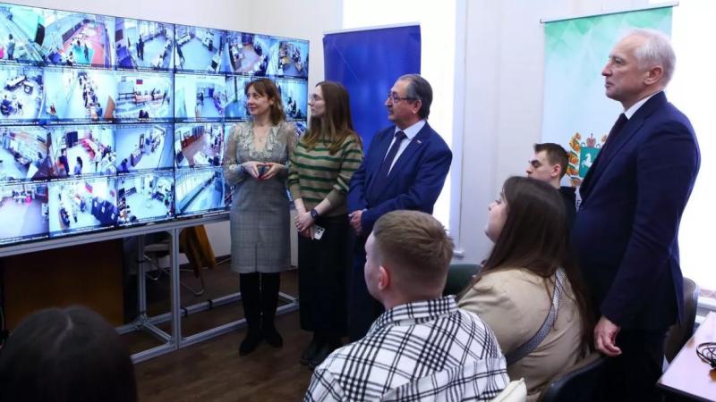 Губернатор Владимир Мазур посетил региональный штаб общественного наблюдения за президентскими выборами