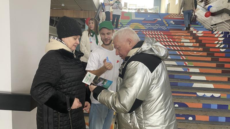 Проголосовать за объекты благоустройства помогают волонтеры в Новосибирске