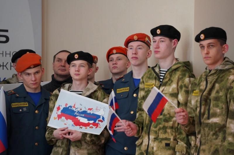 В Кирове подшефные росгвардейцев отпраздновали юбилей воссоединения Крыма с Россией