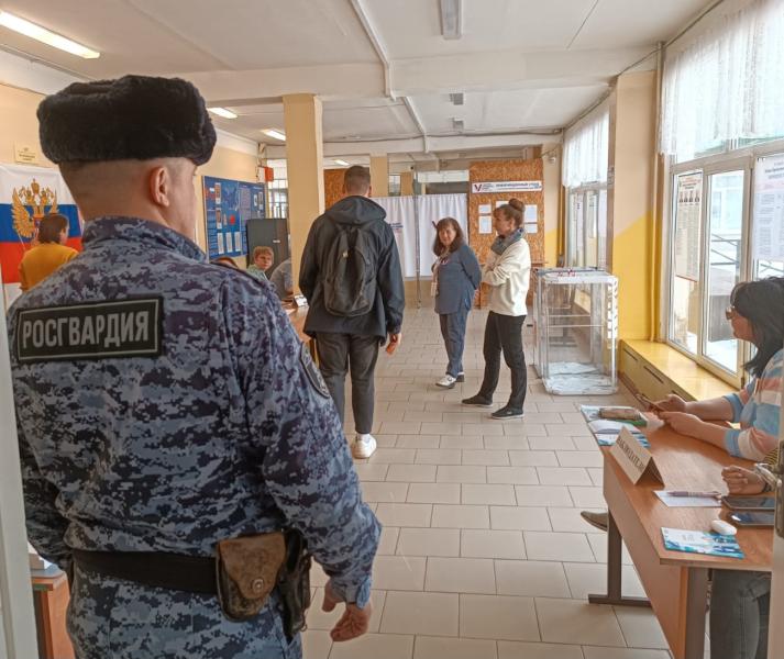 В городском округе Клин росгвардейцы приняли участие в обеспечении правопорядка в период проведения выборов президента Российской Федерации