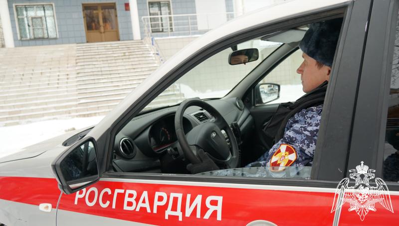 В Кирове росгвардеец задержал подозреваемого в нанесении ножевого ранения