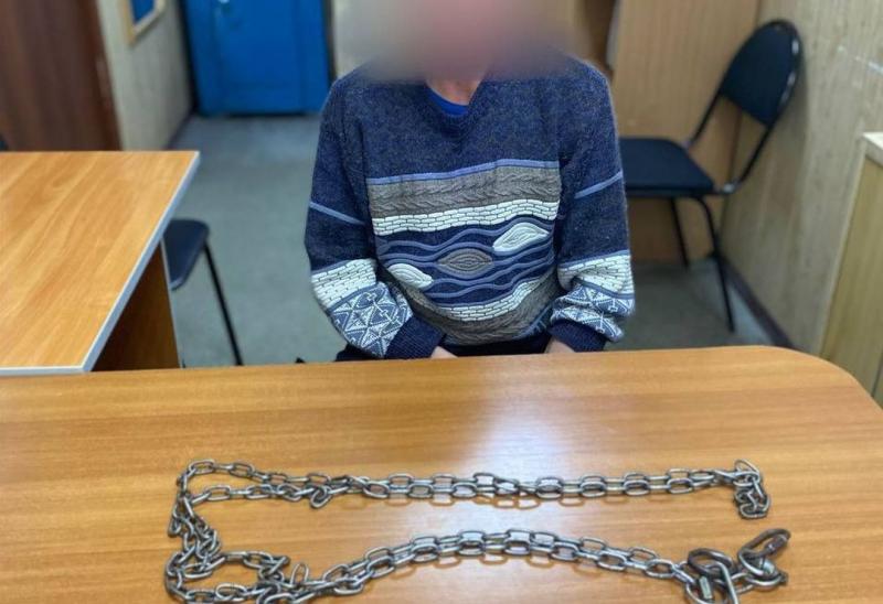 Под Новосибирском мужчина держал друга на цепи из-за отказа стать коммерсантом