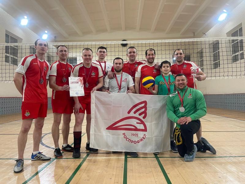 Команда сервисного локомотивного депо «Вологда» филиала «Северный» ООО «ЛокоТех-Сервис» завоевала «серебро» в Первенстве Вологодского железнодорожного узла по волейболу.