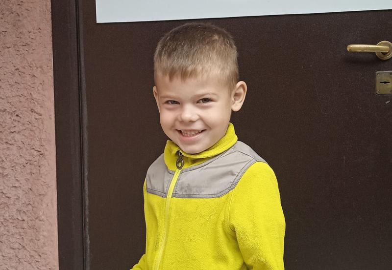 Пятилетнему мальчику, страдающему аутизмом, требуется курсовое лечение