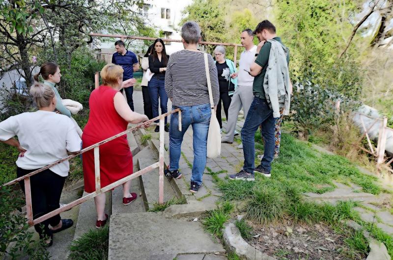 Депутат ЗСК Виктор Тепляков провёл выездное совещание на улице Макаренко