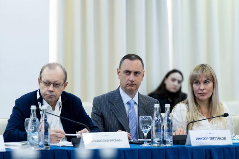 Депутат ЗСК Виктор Тепляков принял участие в заседании Форума «Петербургский диалог»