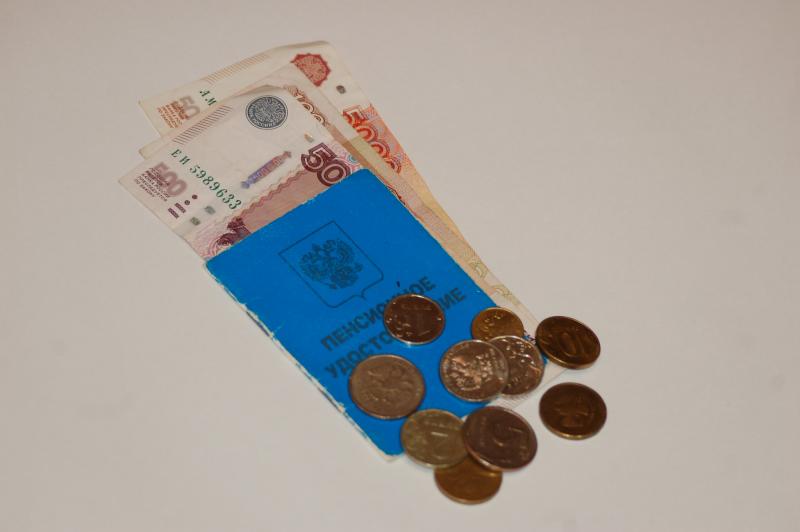 Жительница Новосибирска шесть лет незаконно получала пенсию за умершего отца