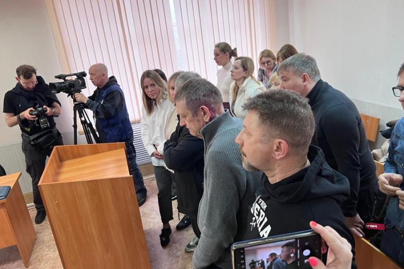 Суд приговорил экс-директора клиники Мешалкина Александра Караськова к 3,5 годам колонии и штрафу