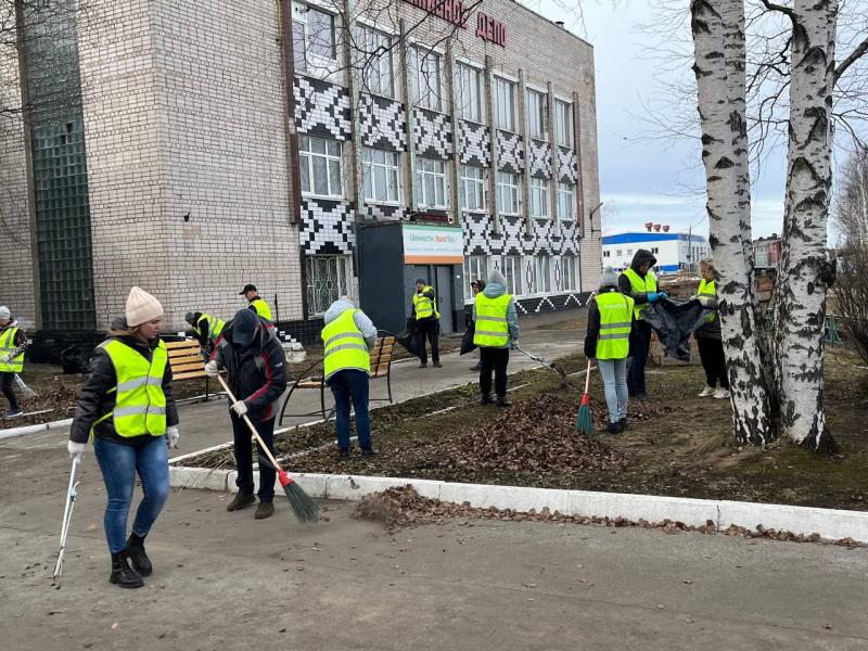Работники сервисного локомотивного депо «Сольвычегодск» филиала «Северный» ООО «ЛокоТех-Сервис» провели весенний субботник
