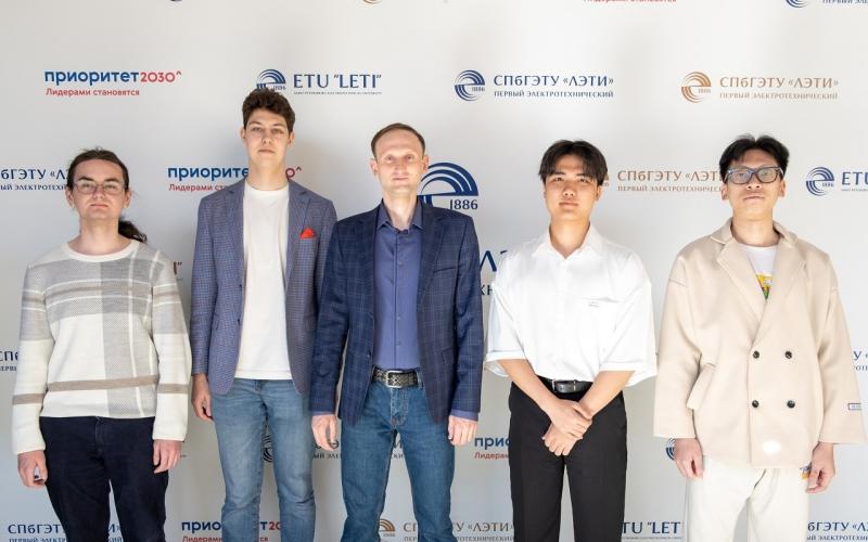 «100 задач на пути к победе»: в ЛЭТИ состоялась олимпиада по ТОЭ среди второкурсников