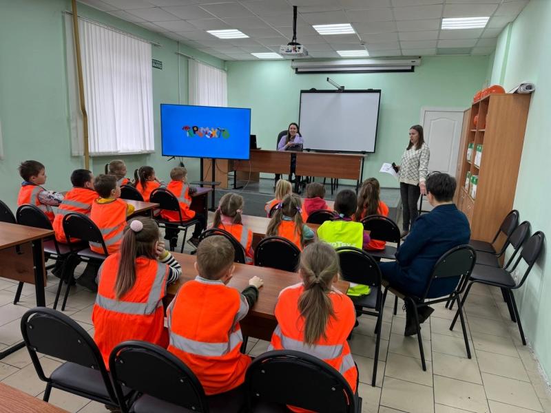 В СЛД «Сольвычегодск» одним из мероприятий акции «Неделя без турникетов» стала встреча с группой «Капитошки» из детского сада «Семицветик» посёлка Вычегодский.