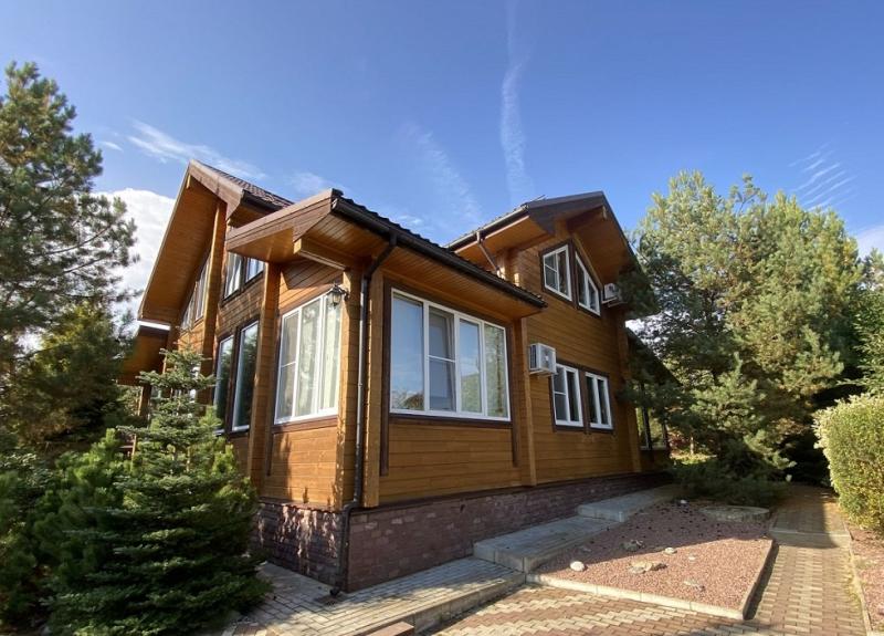 В Москве сильно упал спрос на загородную недвижимость